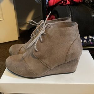 NEW IN BOX Charles Albert Wedge Booties Brown Suede Velvet Heels Boots size 7